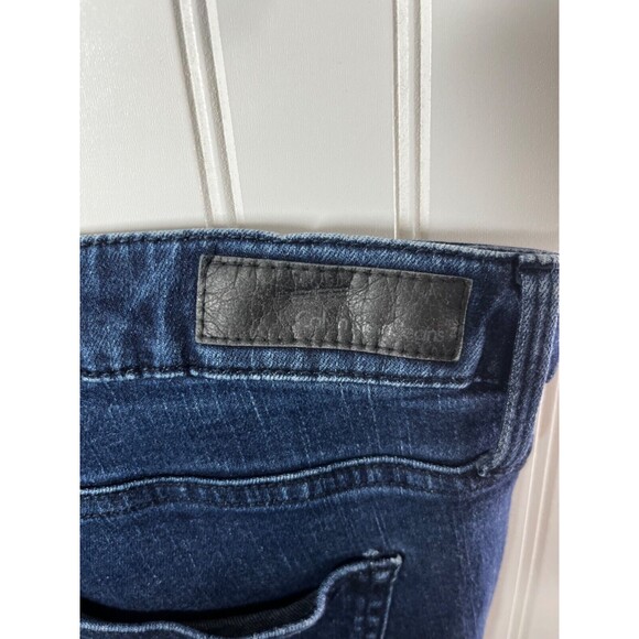 Calvin Klein Dark Wash Mid Rise Skinny Jeans Women’s Size 30/ 14 (34/28} - Picture 5 of 8